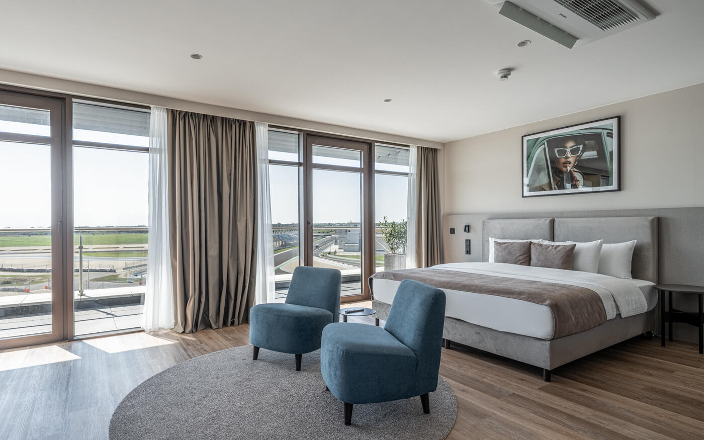 Deluxe Suite