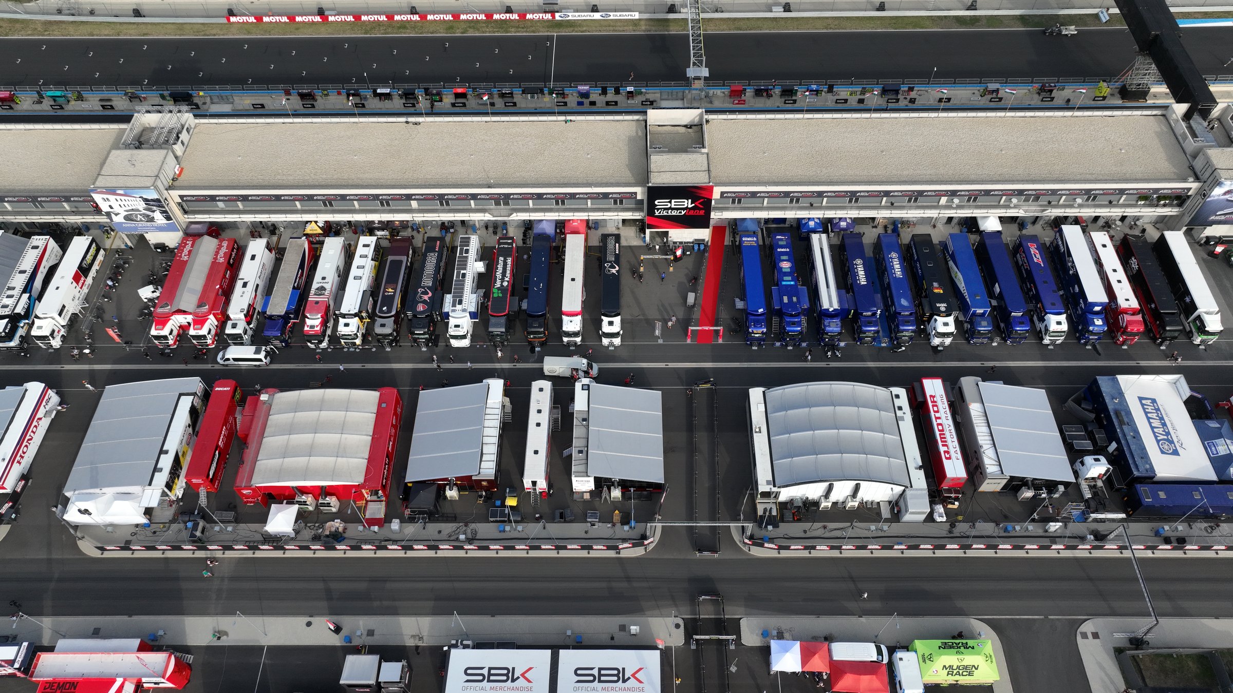 Pit Boxes